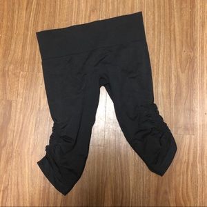 Lululemon “in the flow crop” legging